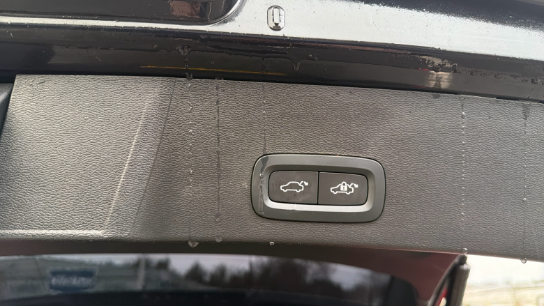 Volvo XC40 2.0 B4P Plus Dark 5dr Auto Petrol Estate